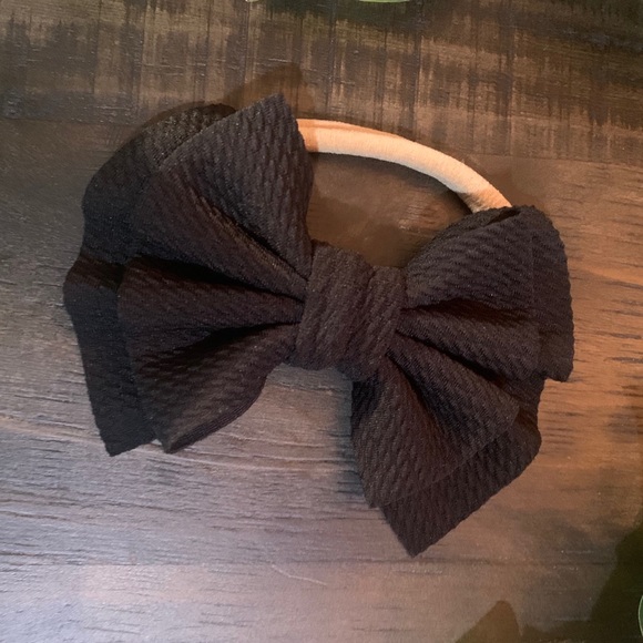 Big bow nylon headband. - Picture 3 of 4